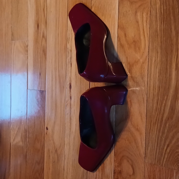 Nickels Italy, 7 medium, Cranberry colored - Picture 3 of 4